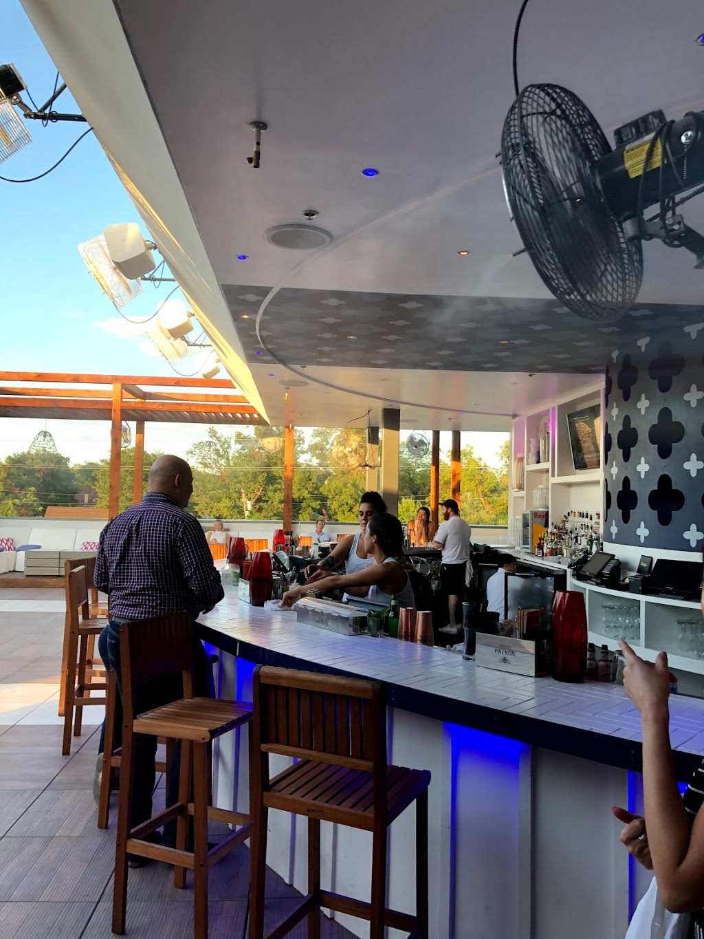 77 Degrees | restaurant | 2107 N Henderson Ave, Dallas, TX 75206, USA | 2147700793 OR +1 214-770-0793