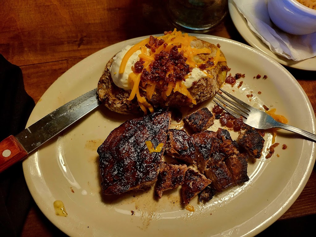 Texas Roadhouse | restaurant | 1489 W Broadwick Pl, Oak Creek, WI 53154, USA | 4146762022 OR +1 414-676-2022