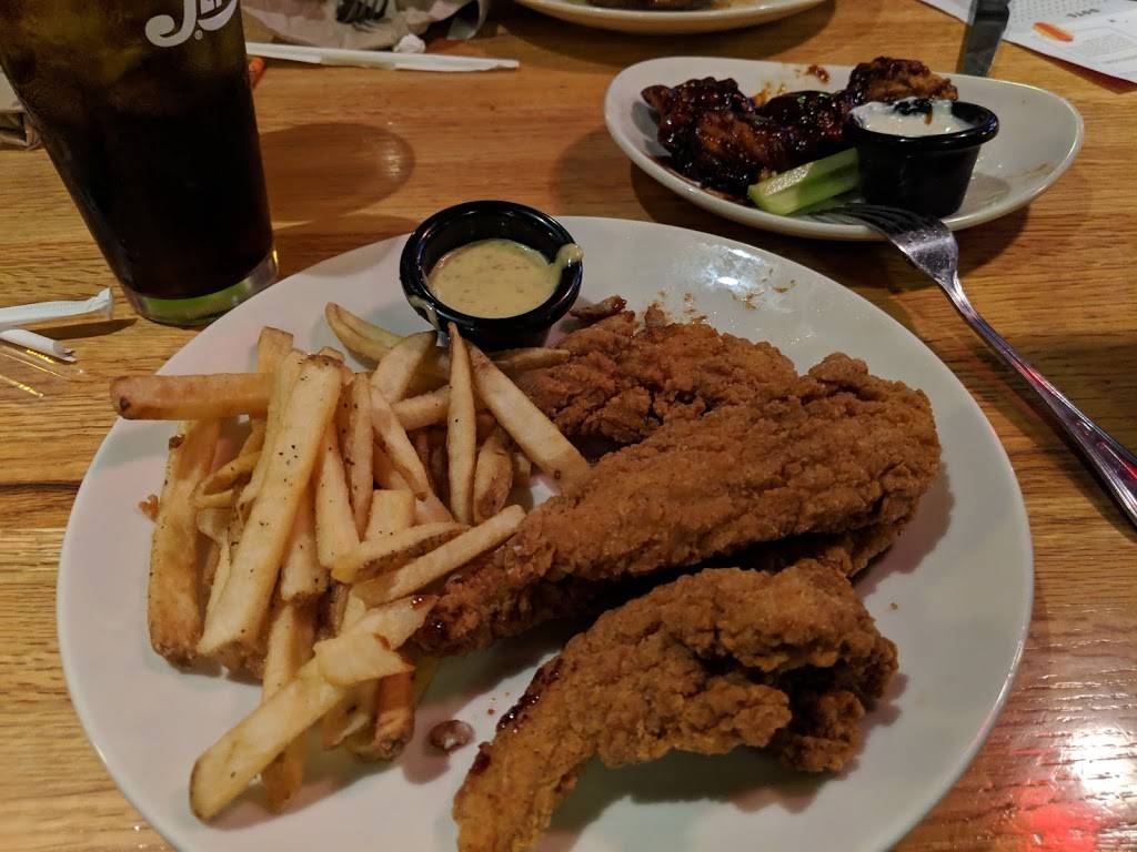 Applebees Grill + Bar | restaurant | 621 W Central Ave, Lompoc, CA 93436, USA | 8057352141 OR +1 805-735-2141