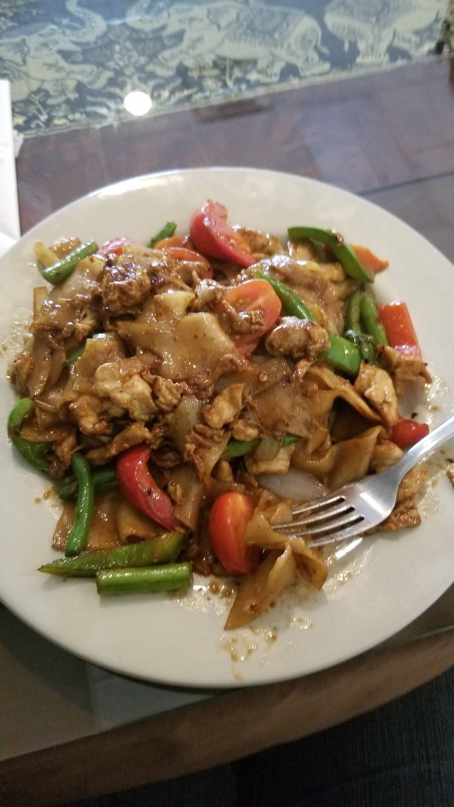 Thai Castle | restaurant | 19 E 126th St, Carmel, IN 46032, USA | 3175758421 OR +1 317-575-8421