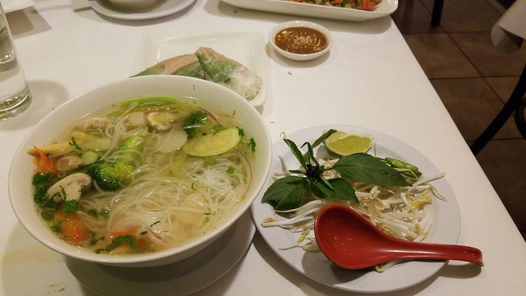 Noodles Pho U | restaurant | 3124 IL-59 #146, Naperville, IL 60564, USA | 6307787888 OR +1 630-778-7888