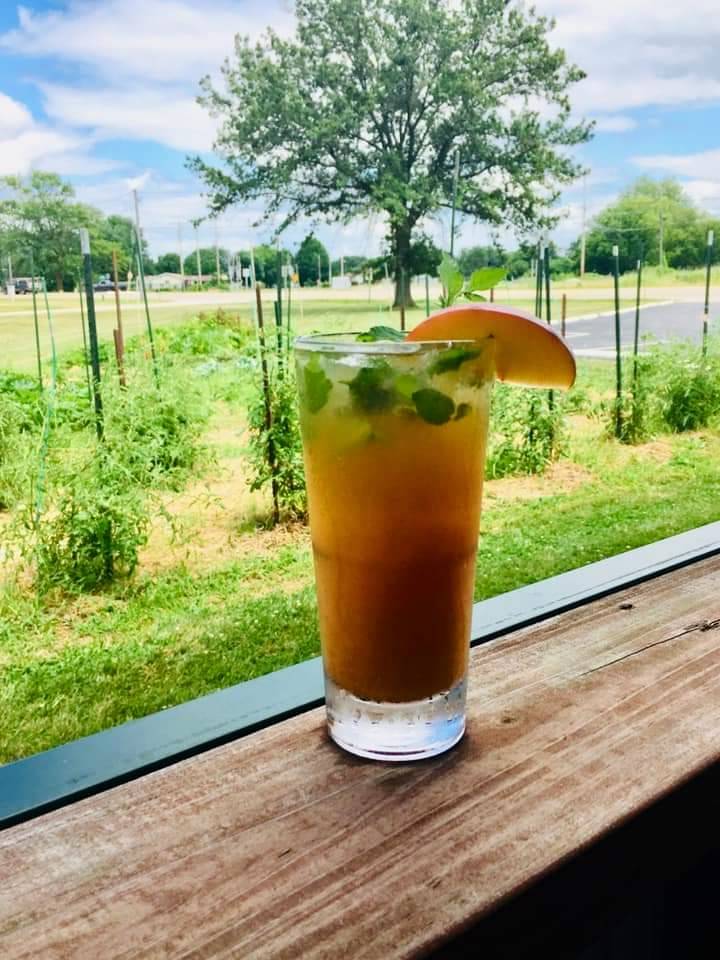 Bakers & Hale | restaurant | 7120 Montclaire Ave, Godfrey, IL 62035, USA | 6184339748 OR +1 618-433-9748