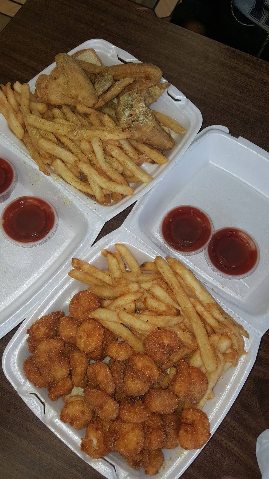 Sharks Fish Chicken | restaurant | 9800 S Halsted St, Chicago, IL 60628, USA | 7732332223 OR +1 773-233-2223