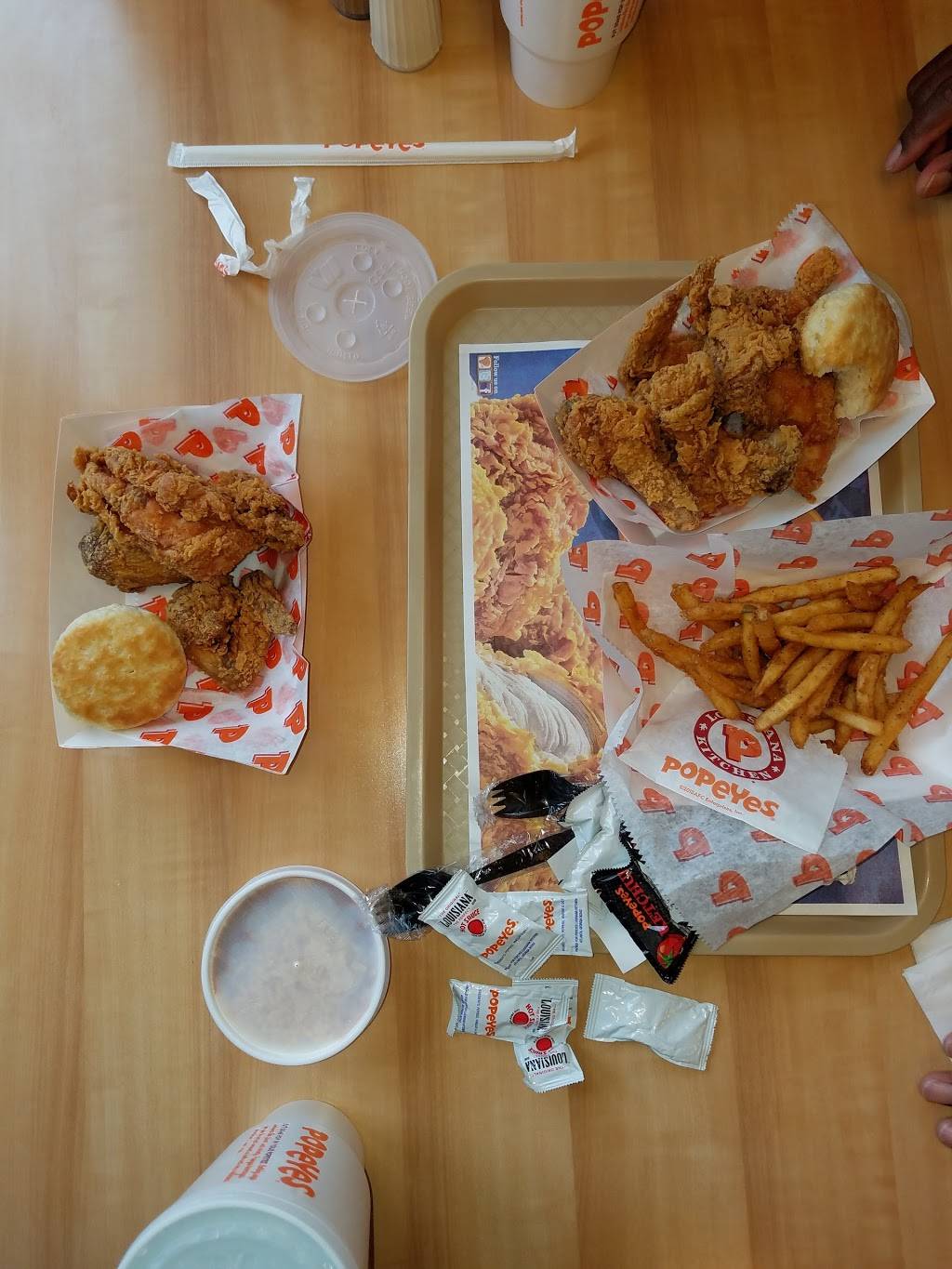 Popeyes Louisiana Kitchen | restaurant | 1616 Big Timber Rd, Elgin, IL 60123, USA | 8476220026 OR +1 847-622-0026