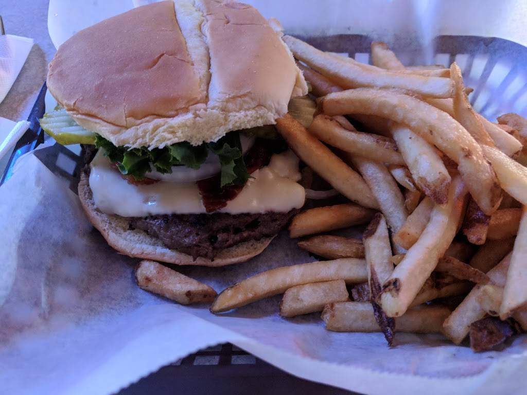 Lunkers | restaurant | 104 S Linden St, Normal, IL 61761, USA | 3094513474 OR +1 309-451-3474