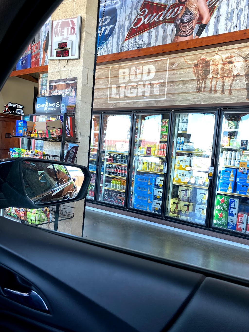 Cowboys Beer Barn | restaurant | 2701 N Main St, Fort Worth, TX 76164, USA | 8179534543 OR +1 817-953-4543