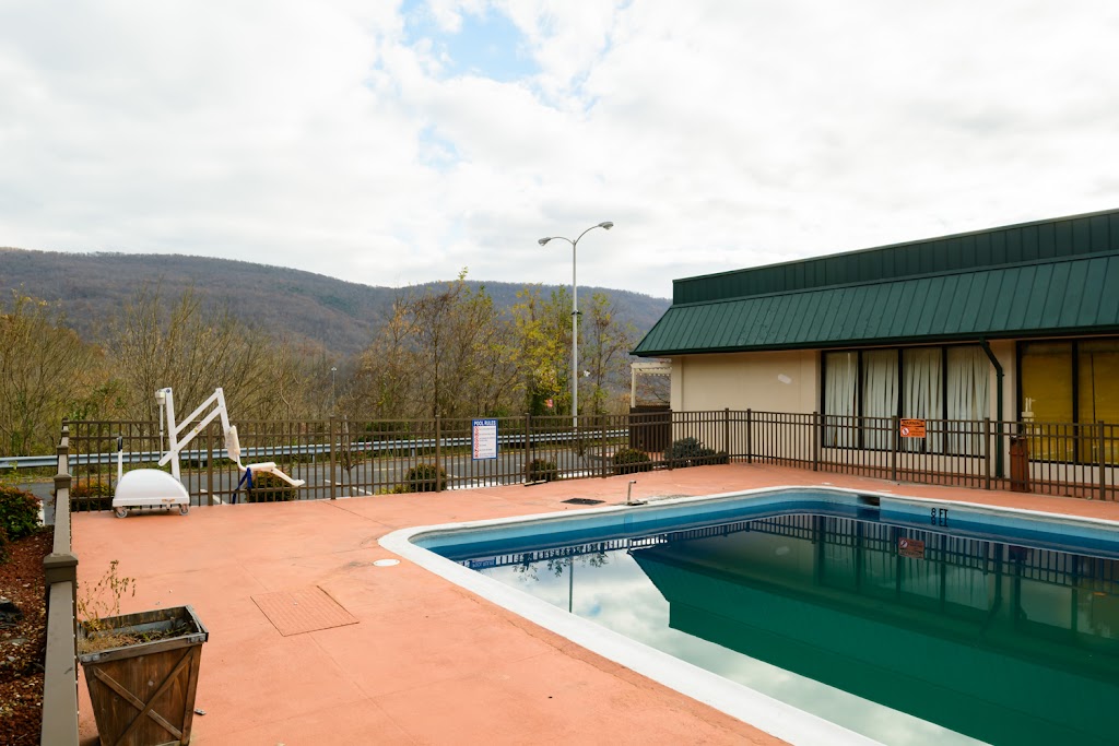 Magnuson Hotel - Mountain View | restaurant | 820 E Madison St, Covington, VA 24426, USA | 5409624951 OR +1 540-962-4951