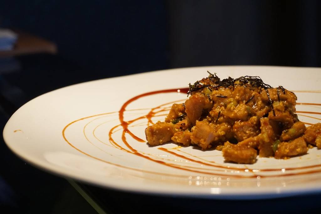 Makoto Sushi | restaurant | 2301 N Zaragoza Rd #209, El Paso, TX 79938, USA | 9153040345 OR +1 915-304-0345