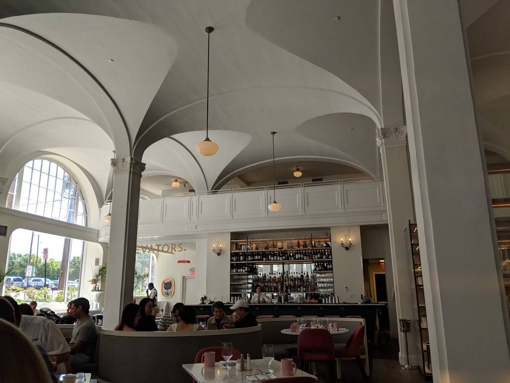 Maple & Pine Restaurant | restaurant | 201 W Broad St, Richmond, VA 23220, USA | 8043406050 OR +1 804-340-6050