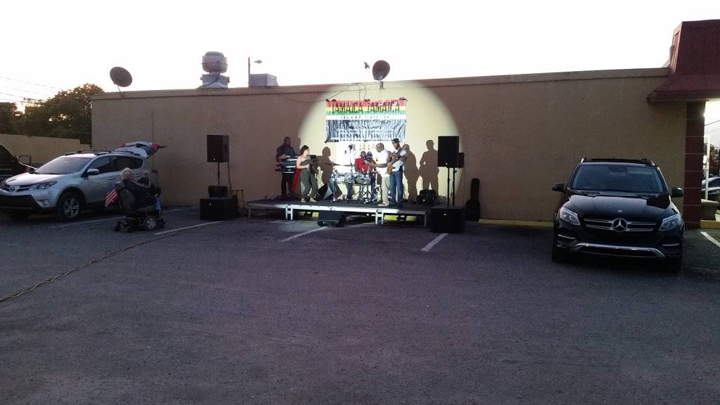 Jamaica Jamaica Island Cuisine | restaurant | 8206 W Waters Ave, Town N Country, FL 33615, USA | 8132431569 OR +1 813-243-1569