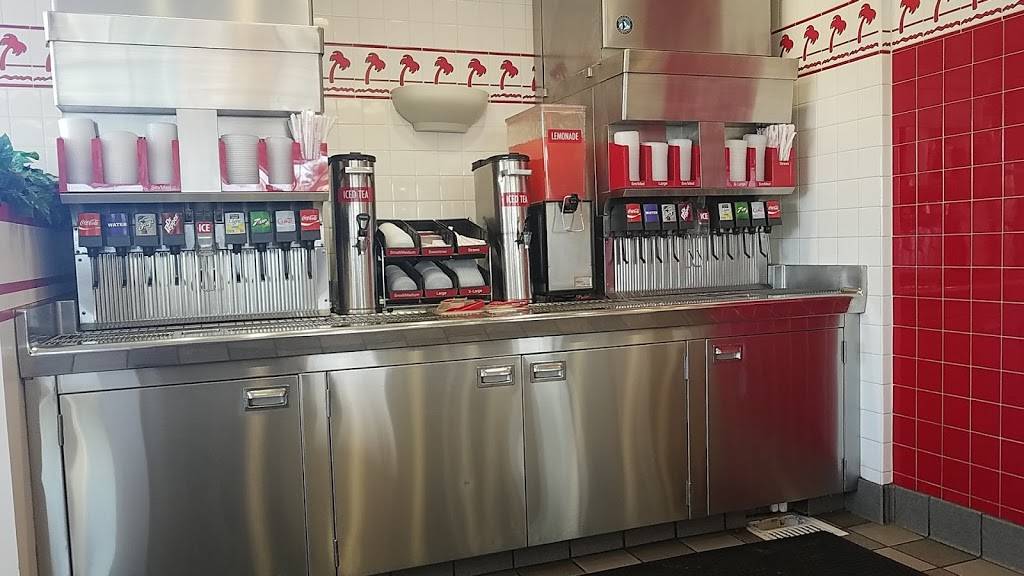 In-N-Out Burger | restaurant | 2790 W Chandler Blvd, Chandler, AZ 85224, USA | 8007861000 OR +1 800-786-1000