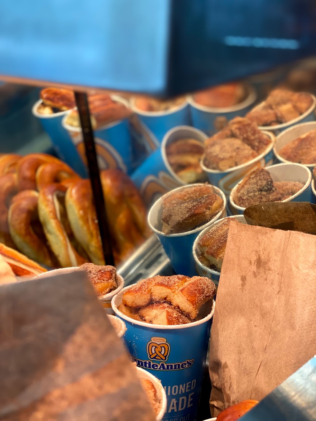 Auntie Annes | restaurant | 200 Broadway, New York, NY 10038, USA | 2125663500 OR +1 212-566-3500