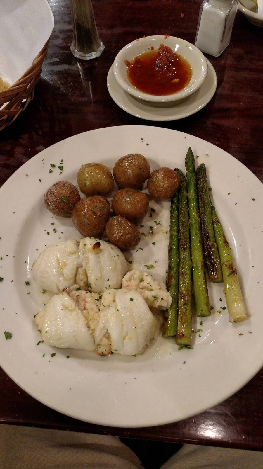 Illianos Grill | restaurant | 228 Flanders Rd, Niantic, CT 06357, USA | 8607397017 OR +1 860-739-7017