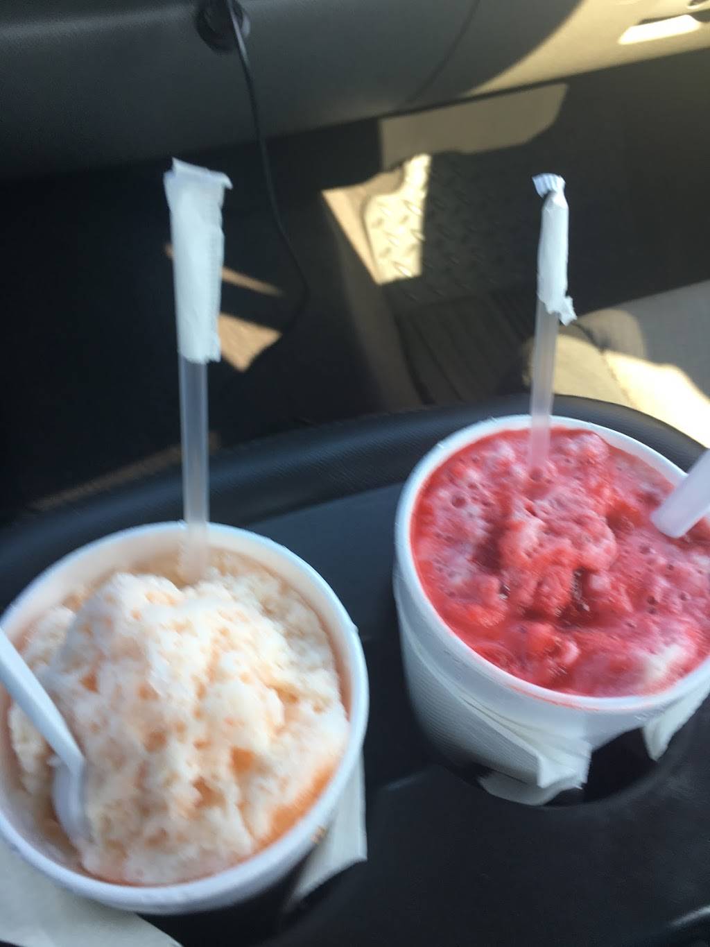 Papa Levis Snowcones | restaurant | 3651 Main Ave, Groves, TX 77619, USA | 4094603099 OR +1 409-460-3099