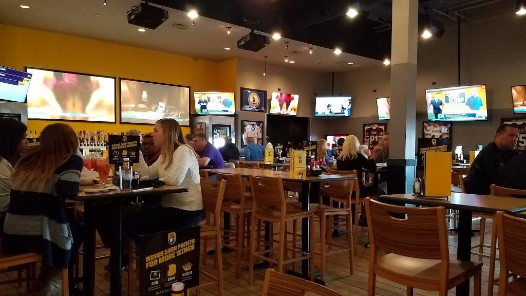 Buffalo Wild Wings | restaurant | 5143 Wellington Rd, Gainesville, VA 20155, USA | 7037547017 OR +1 703-754-7017