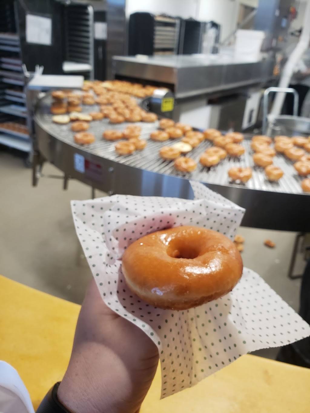 Krispy Kreme | bakery | 520 Main St, Saco, ME 04072, USA | 2075368219 OR +1 207-536-8219