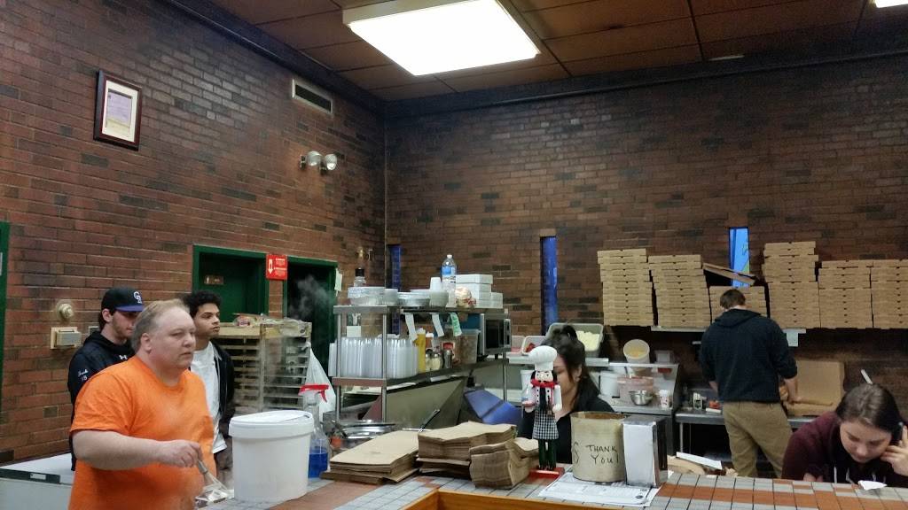 Italian Friendly Pizza-Grinder | restaurant | 274 Westfield Rd, Holyoke, MA 01040, USA | 4135331555 OR +1 413-533-1555