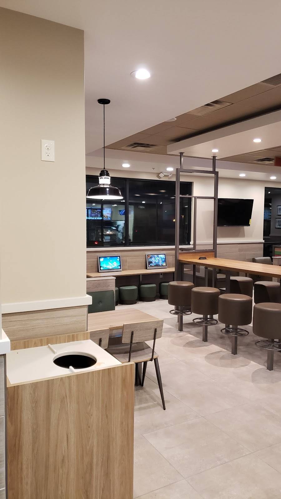 Burger King | restaurant | 10243 Grand Ave, Sun City, AZ 85351, USA | 6232984655 OR +1 623-298-4655