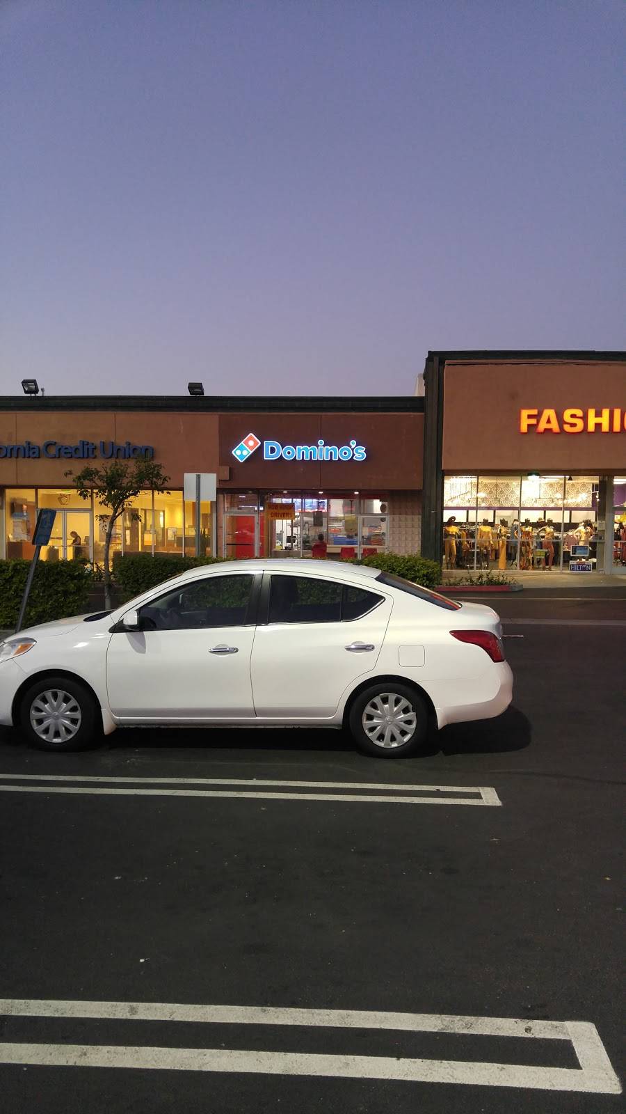 Dominos Pizza | meal delivery | 633 E University Dr Ste C, Carson, CA 90746, USA | 3105169800 OR +1 310-516-9800