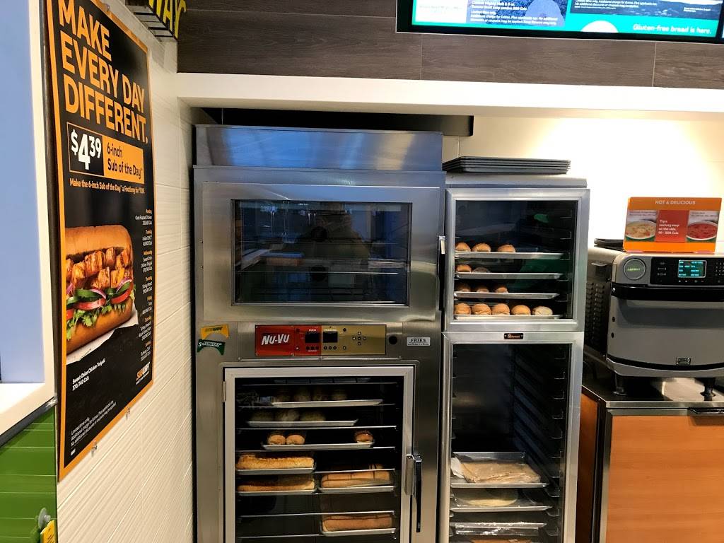 Subway | restaurant | 5100 Erin Mills Pkwy, Mississauga, ON L5M 4Z5, Canada | 9058288568 OR +1 905-828-8568
