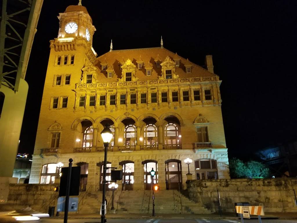 Buffalo Wild Wings | meal takeaway | 1501 E Cary St, Richmond, VA 23219, USA | 8046488900 OR +1 804-648-8900