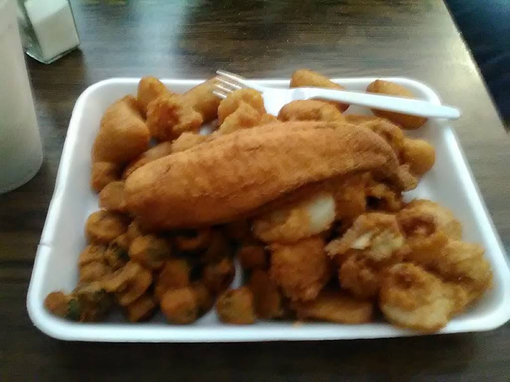 Trulucks Seafood | restaurant | 201 E Smith St, Timmonsville, SC 29161, USA | 8433463838 OR +1 843-346-3838