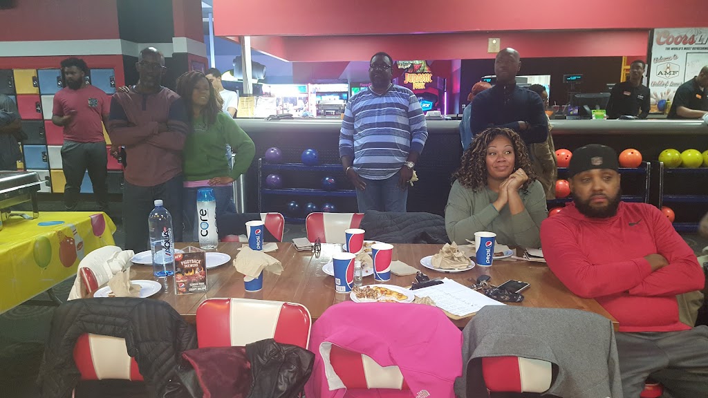 AMF Waldorf Lanes | restaurant | 11920 Acton Ln, Waldorf, MD 20601, USA | 3018612301 OR +1 301-861-2301