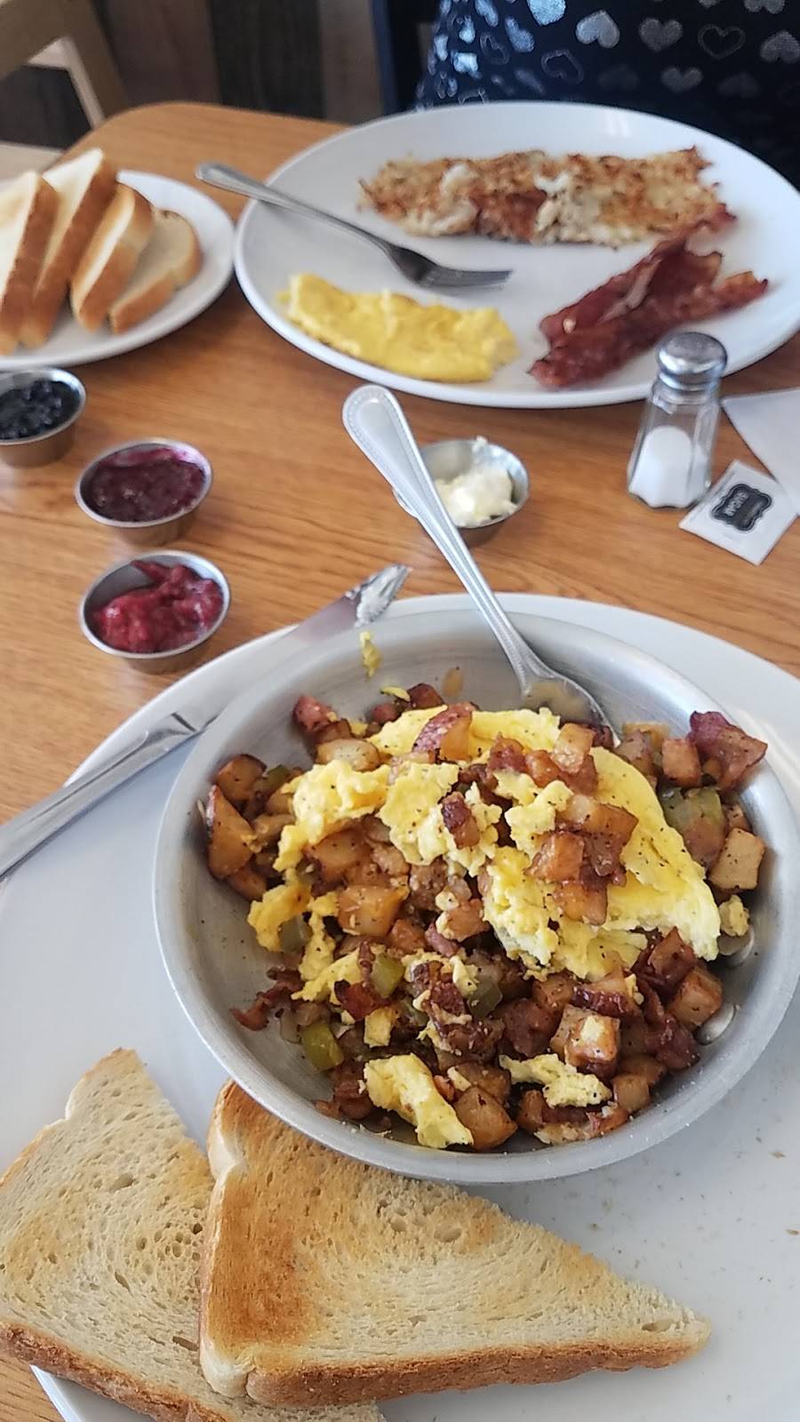 Manny’s Café | restaurant | 184 N Gary Ave, Carol Stream, IL 60188, USA | 6309492981 OR +1 630-949-2981