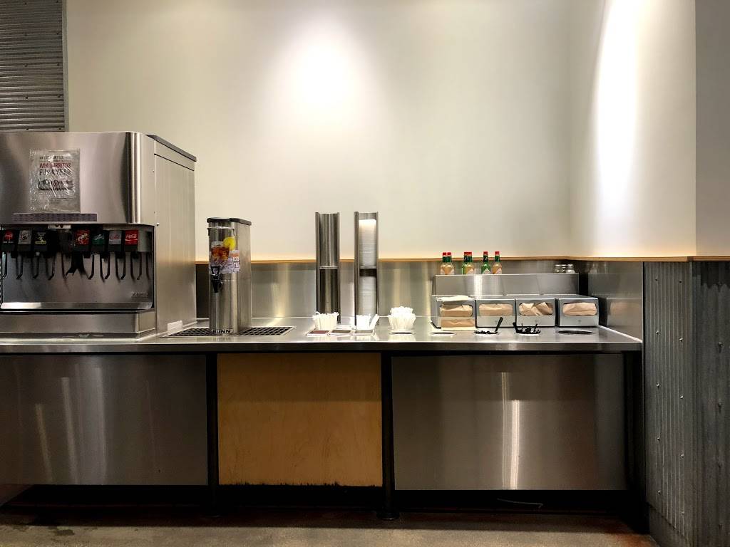 Chipotle Mexican Grill | restaurant | 24405 Town Center Dr, Valencia, CA 91355, USA | 6612842461 OR +1 661-284-2461