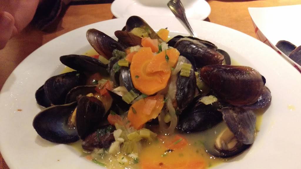 M & C | restaurant | 436 Belleville Ave, New Bedford, MA 02746, USA | 5089932219 OR +1 508-993-2219