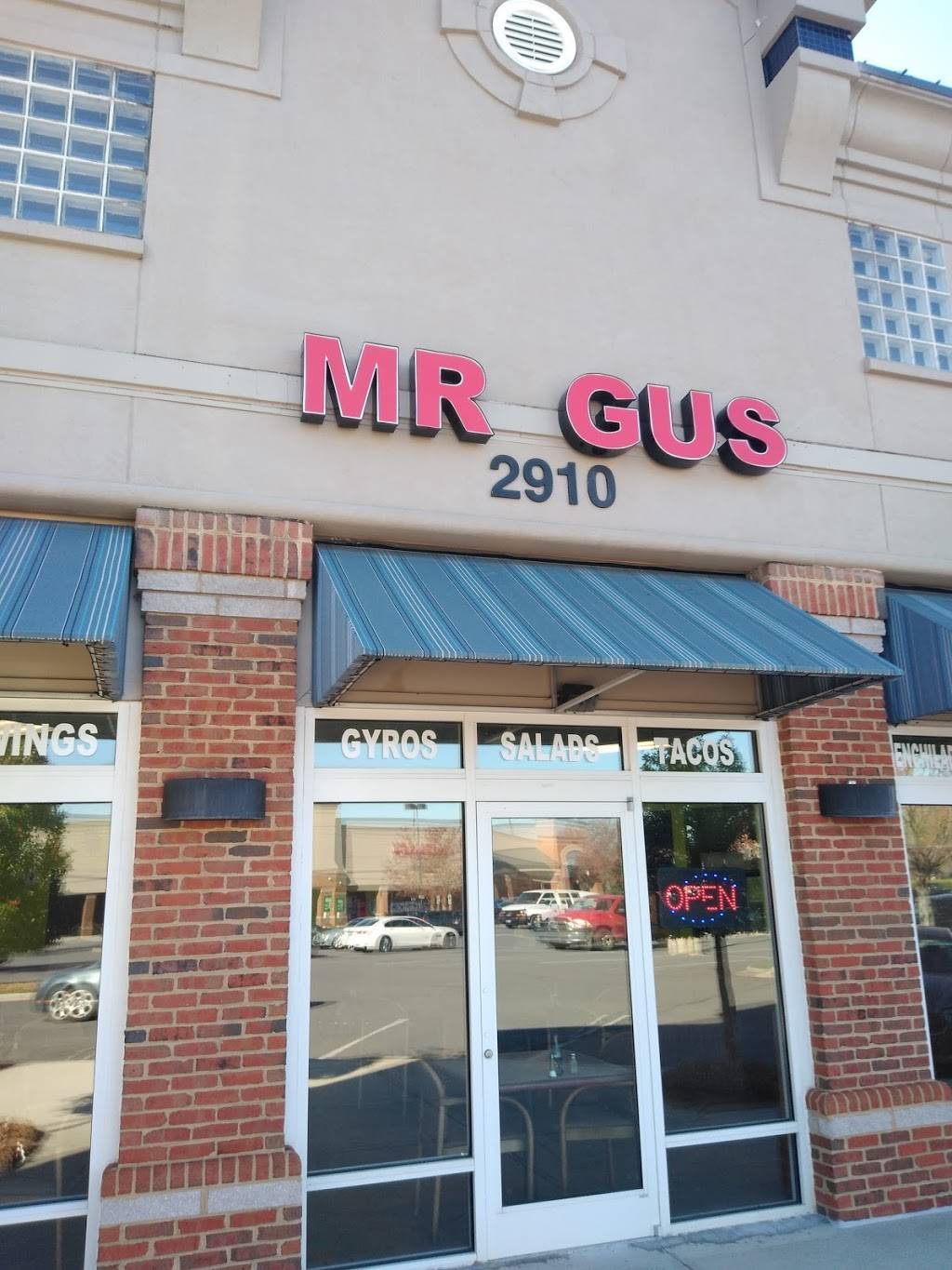 Mr. Gus | restaurant | 2910 Mt Holly-Huntersville Rd, Charlotte, NC 28214, USA | 7043954888 OR +1 704-395-4888