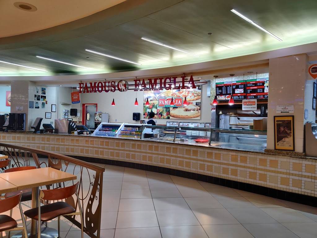 Famous Famiglia | restaurant | 1 1 Terminal Dr, Nashville, TN 37214, USA | 6152754400 OR +1 615-275-4400