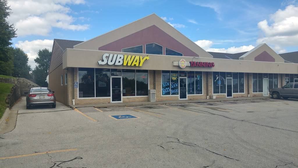 Subway | meal takeaway | 13828 Manderson Cir, Omaha, NE 68164, USA | 4024982700 OR +1 402-498-2700