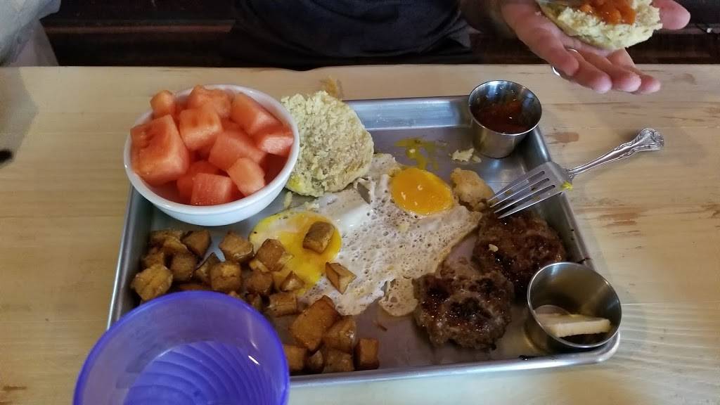 Commons Farm Kitchen & Bar Rustic BBQ | restaurant | 7624 CA-16, Guinda, CA 95637, USA | 5307960758 OR +1 530-796-0758