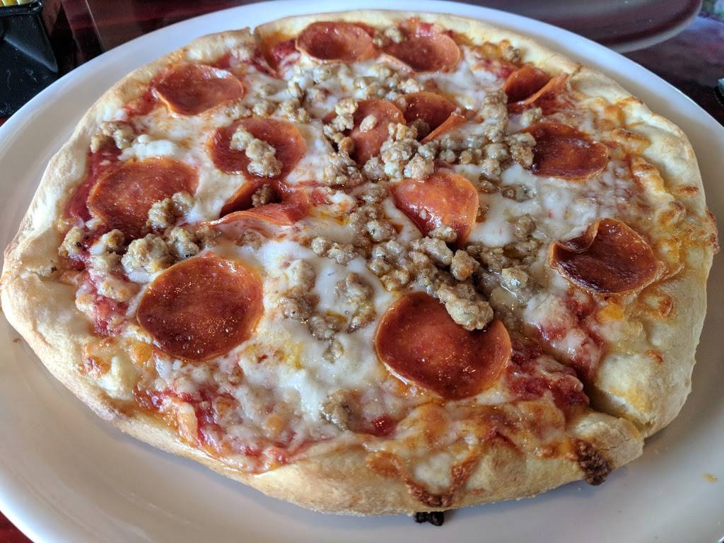 Sals Italian Restaurant & Pizzeria | restaurant | 198 Turkeysag Trail, Palmyra, VA 22963, USA | 4345897230 OR +1 434-589-7230