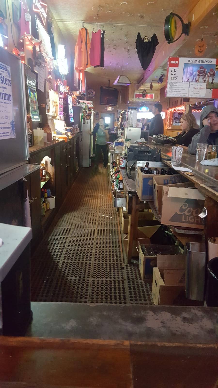 Knickers Saloon | restaurant | 2186 Central Ave, Dubuque, IA 52001, USA | 5635570887 OR +1 563-557-0887