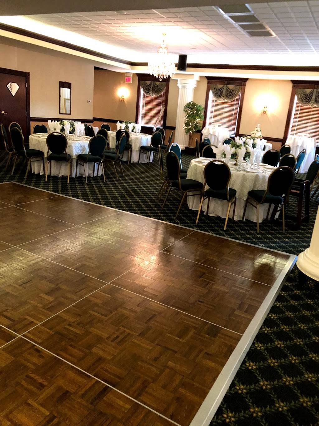 Maple Views County Line Creamery Company | restaurant | 113 E Main St, Gibsonville, NC 27249, USA | 3364466515 OR +1 336-446-6515