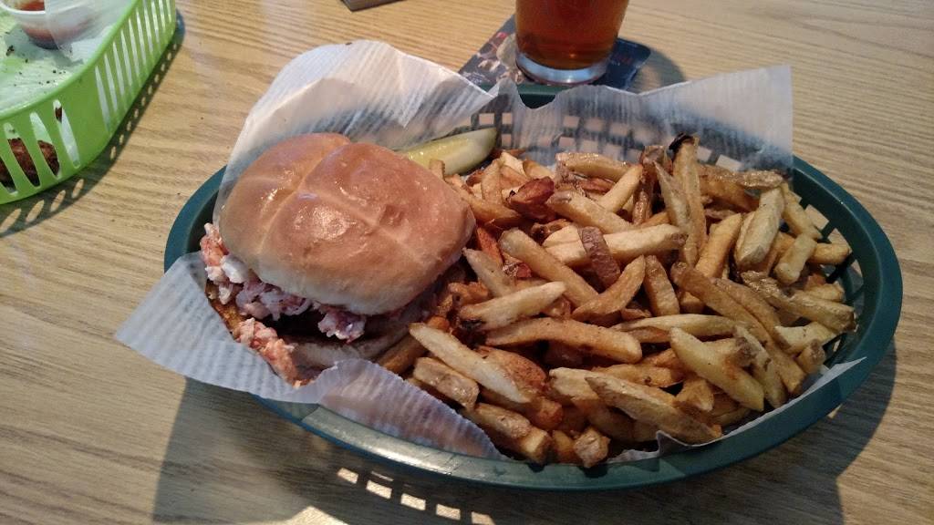 Buddy Ts | restaurant | 675 Main St, Lewiston, ME 04240, USA | 2077531446 OR +1 207-753-1446