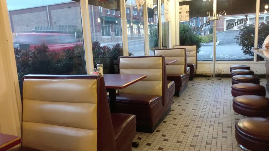 The Long Horn Restaurant | restaurant | 129 N Market St, Chattanooga, TN 37405, USA | 4232652354 OR +1 423-265-2354