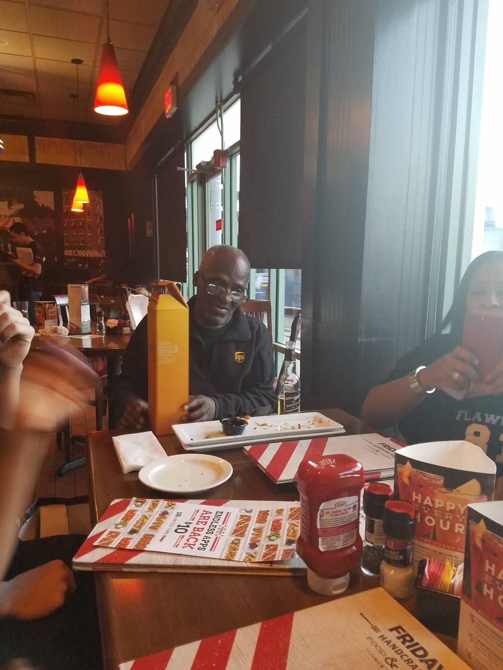 TGI Fridays | restaurant | 401 N Harlem Ave, Oak Park, IL 60301, USA | 7084458249 OR +1 708-445-8249