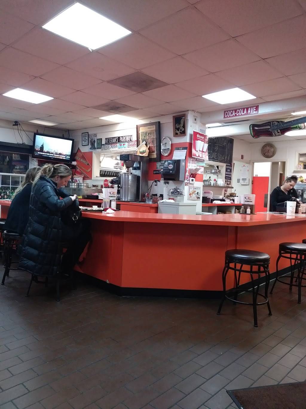 The Hut Diner | restaurant | 27090 Grand River Ave, Redford Charter Twp, MI 48240, USA | 3135356359 OR +1 313-535-6359