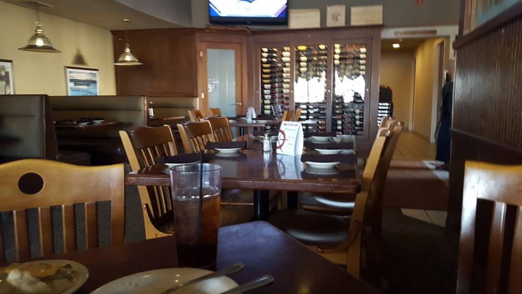 Crews Inn | restaurant | 31988 N River Rd, Harrison Charter Township, MI 48045, USA | 5864638144 OR +1 586-463-8144