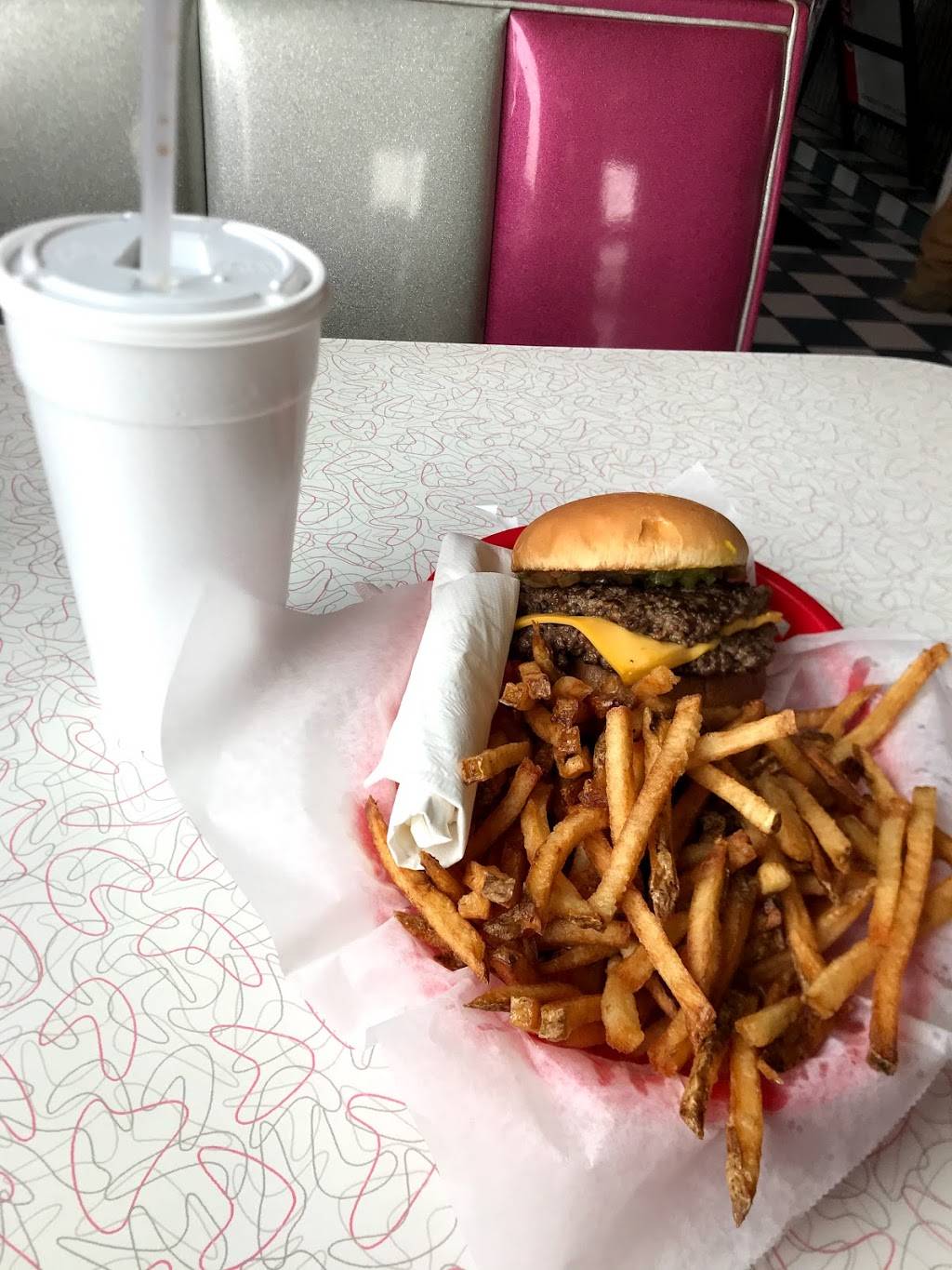 Walts Classics | restaurant | 8788 W McCormick Ave, Wichita, KS 67209, USA | 3167297988 OR +1 316-729-7988