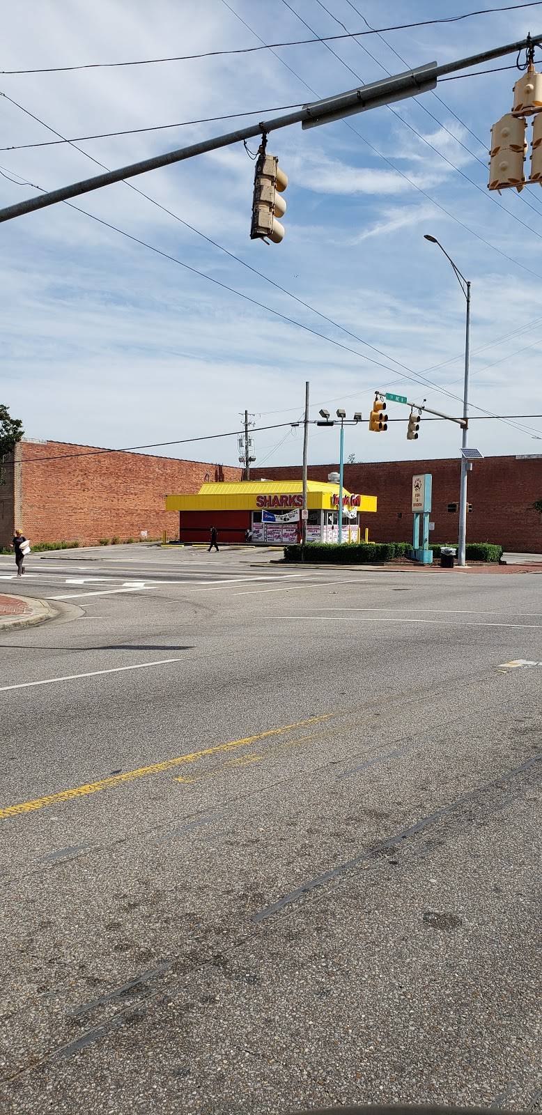 Sharks Fish & Chicken | restaurant | 7700 1st Ave N, Birmingham, AL 35206, USA | 2058369999 OR +1 205-836-9999