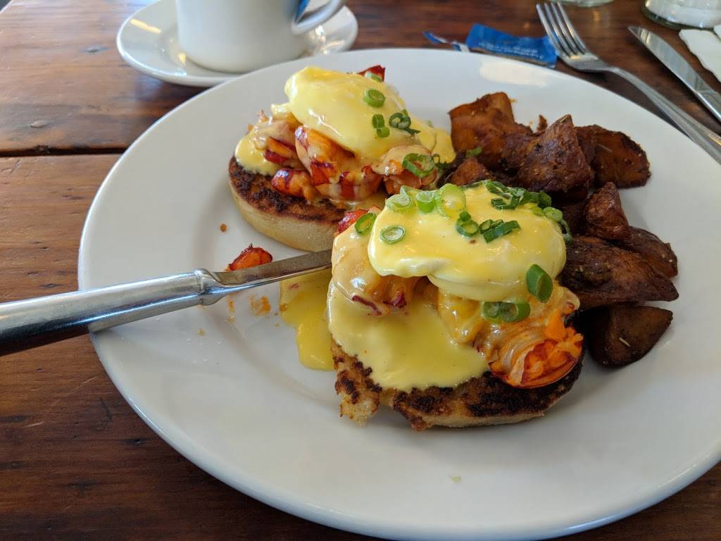 Lizs Cafe Anybodys Bar | restaurant | 31 Bradford St, Provincetown, MA 02657, USA | 5084139131 OR +1 508-413-9131