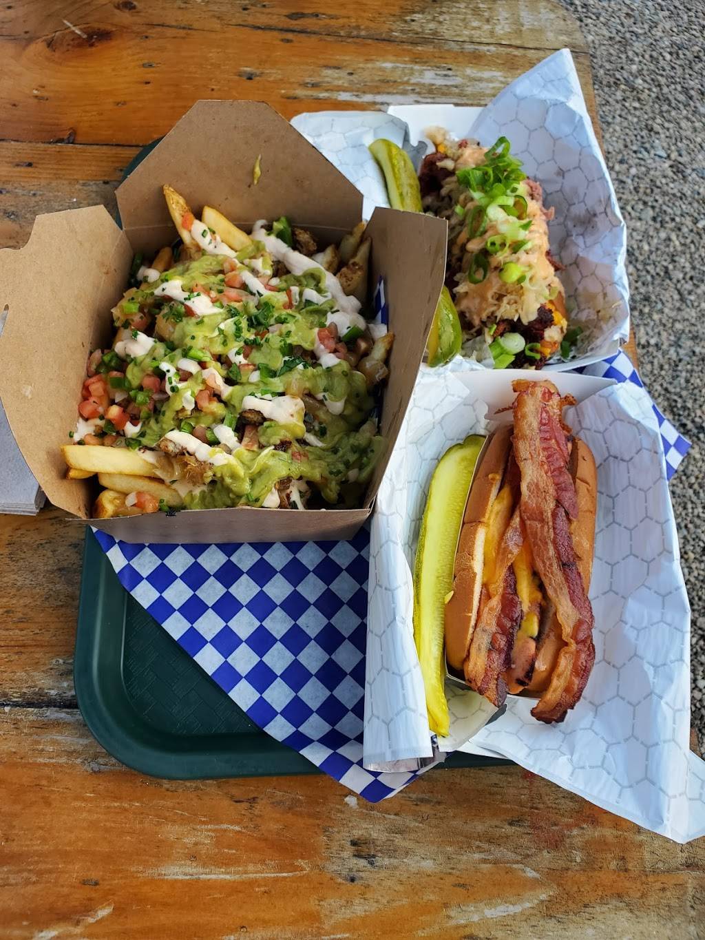 Dog House | restaurant | 189 Lower County Rd, Dennis Port, MA 02639, USA | 5083987774 OR +1 508-398-7774