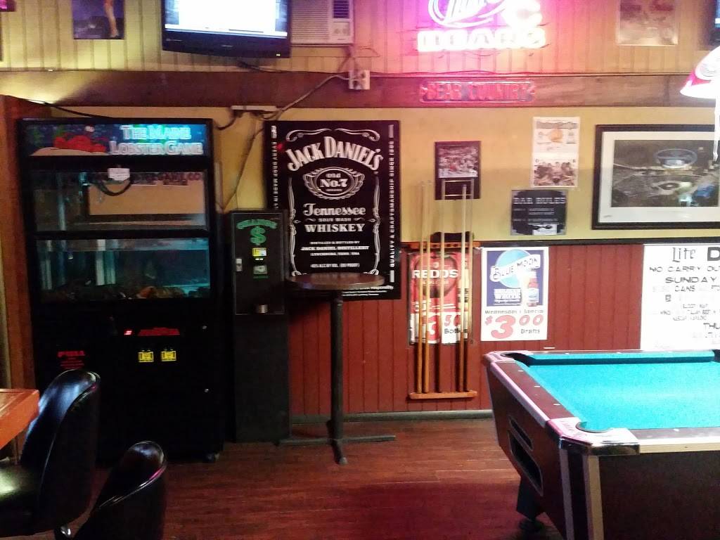 Whiskeys Roadhouse | restaurant | 3207 N Main St, Rockford, IL 61103, USA | 8158778007 OR +1 815-877-8007