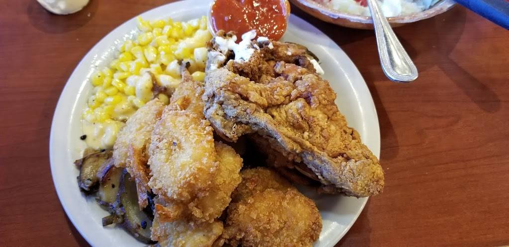 Ravanellis Restaurant | restaurant | 26 Collinsport Dr, Collinsville, IL 62234, USA | 6183439000 OR +1 618-343-9000