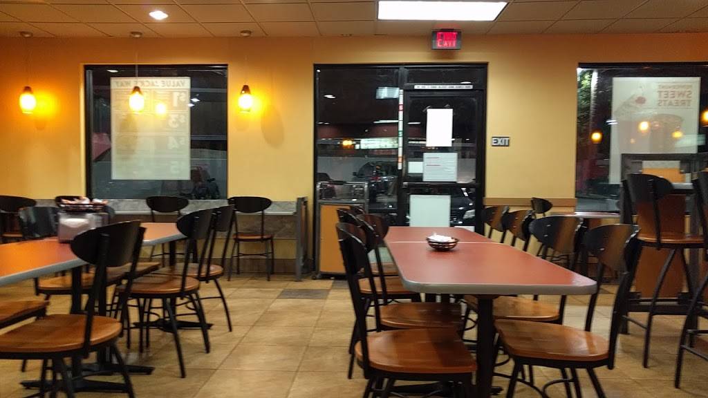 Jack in the Box | restaurant | 2125 N Windsor Ave, Altadena, CA 91001, USA | 6267910932 OR +1 626-791-0932