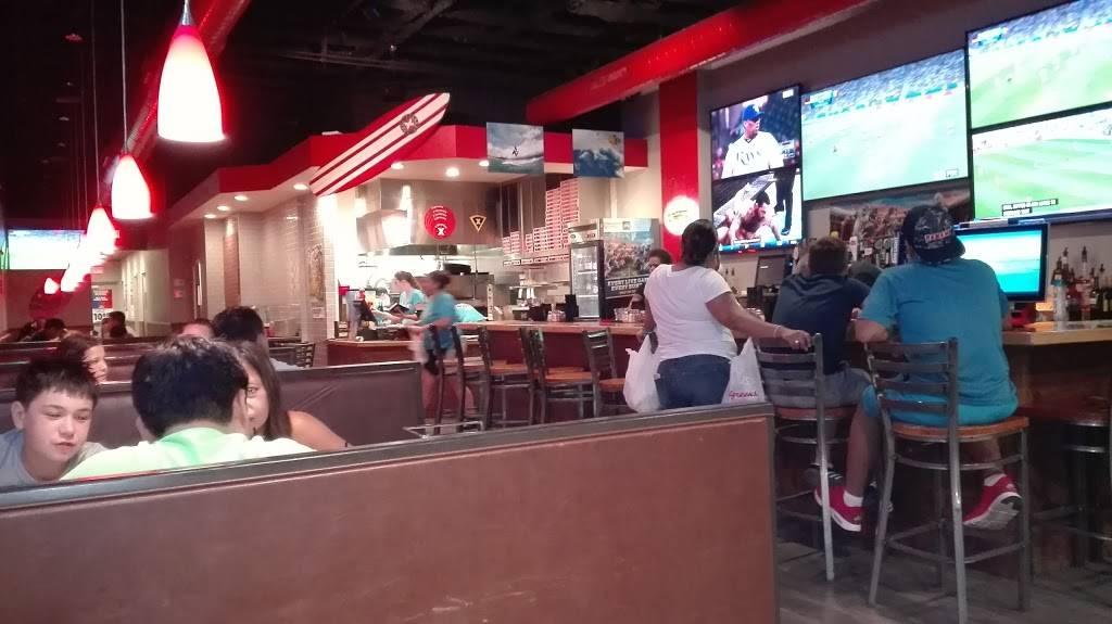 Extreme Pizza | restaurant | 407 Mandalay Ave, Clearwater Beach, FL 33767, USA | 7272239100 OR +1 727-223-9100